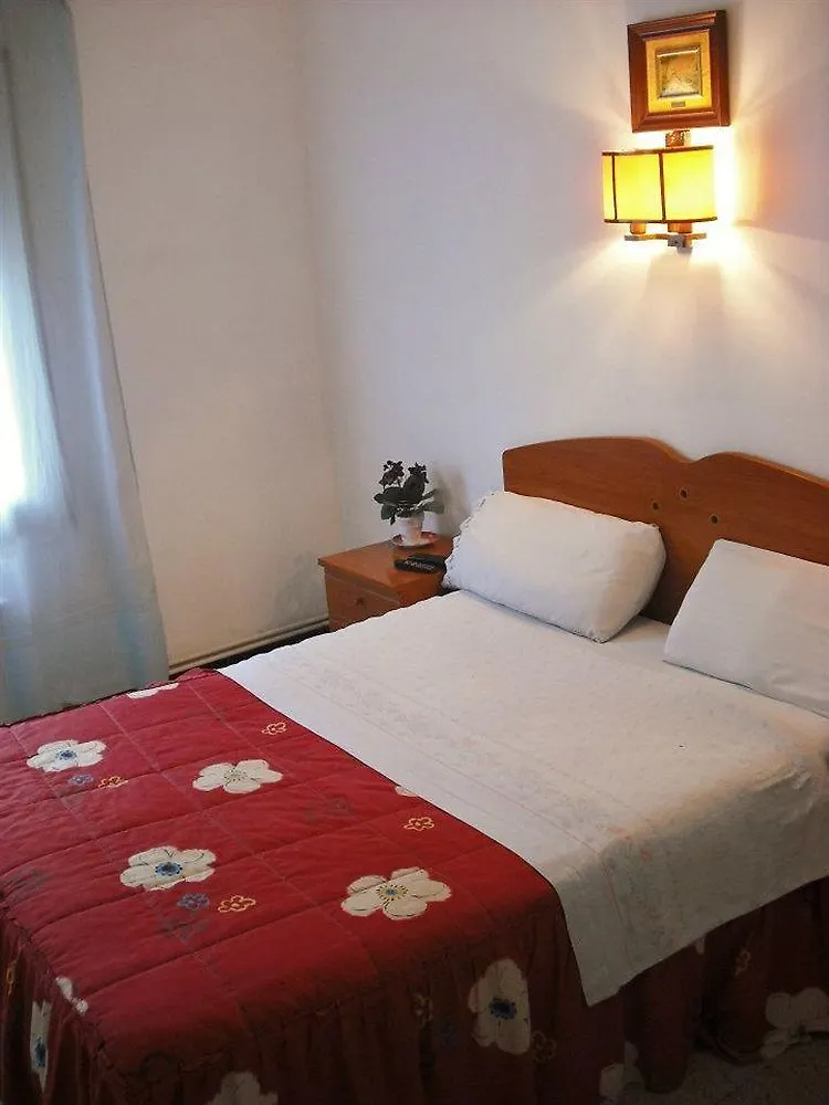 Hostal Cassa Cassá de la Selva Pensión